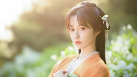 成都春熙路LOL奖杯雕塑